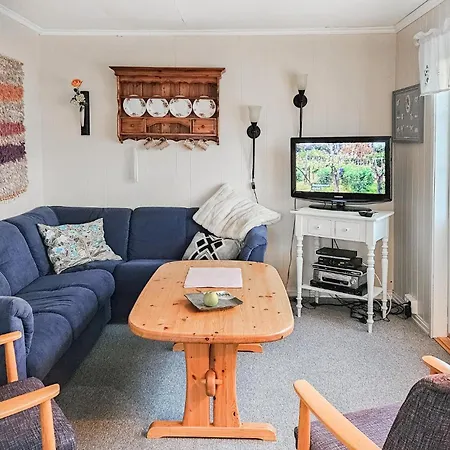 3 Bedroom Amazing In Holiday home Sula